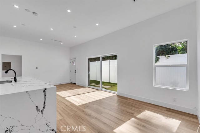 Detail Gallery Image 4 of 26 For 22716 Schoolcraft St, West Hills,  CA 91307 - 2 Beds | 2 Baths