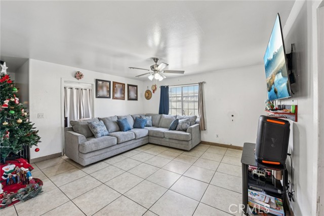 Detail Gallery Image 5 of 38 For 342 W 56th, Los Angeles,  CA 90037 - 8 Beds | 4 Baths