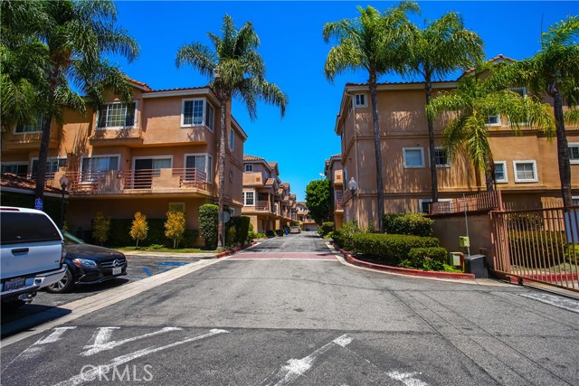 13983 Lemoli Avenue, Hawthorne CA: https://media.crmls.org/medias/d7f62a44-2439-41a0-83e6-d4d6e6daa463.jpg