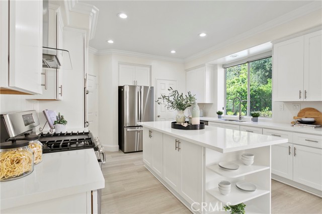 12 Coastal Oak Lane, Coto de Caza CA: https://media.crmls.org/medias/d7f63d8b-4100-494b-941f-35211651b6ad.jpg