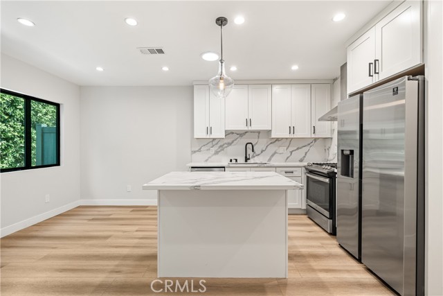 Detail Gallery Image 6 of 28 For 14622 Huston St, Sherman Oaks,  CA 91403 - 5 Beds | 5 Baths