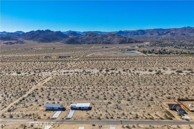 Detail Gallery Image 5 of 12 For 62439 Crestview Dr, Joshua Tree,  CA 92252 - – Beds | – Baths