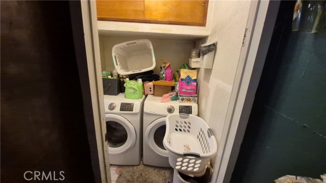 616 N St Louis Street, Los Angeles CA: https://media.crmls.org/medias/d7f7a882-3e17-40d8-958d-12138bc2e7c1.jpg