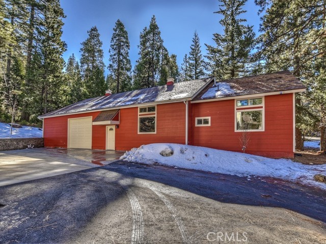 411 Grass Valley, Lake Arrowhead, CA 92317
