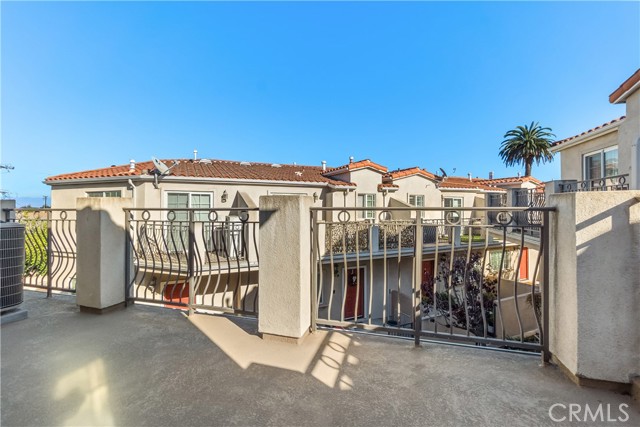 Detail Gallery Image 18 of 28 For 1021 Cravens #9,  Torrance,  CA 90501 - 3 Beds | 2/1 Baths