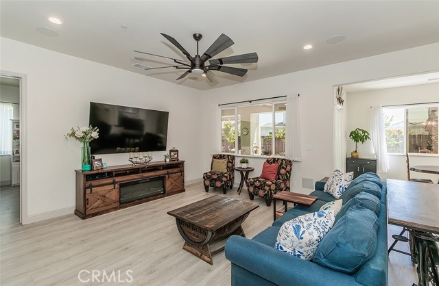 Detail Gallery Image 6 of 53 For 1523 N Ryan Ave, Clovis,  CA 93619 - 5 Beds | 4 Baths