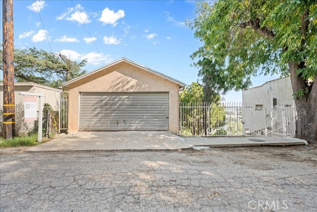 Detail Gallery Image 2 of 36 For 3883 Filion St, Los Angeles,  CA 90065 - 2 Beds | 1 Baths