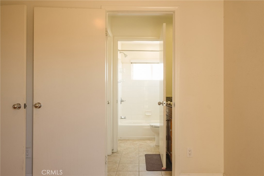 https://media.crmls.org/medias/d7f9d93d-09f8-49d3-b142-9b9329db8dd3.jpg?preset=X-Large
