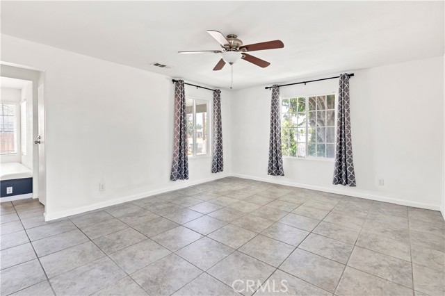 412 South Santa Fe Street, Hemet CA: https://media.crmls.org/medias/d7fa5db0-86d2-47a3-88b0-e587635812ce.jpg