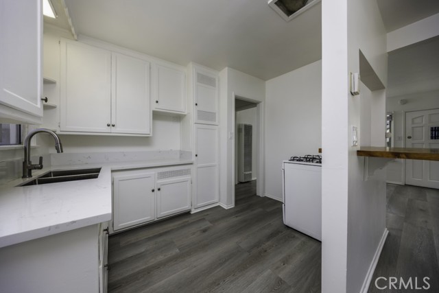 2292 Euclid Avenue, Long Beach CA: https://media.crmls.org/medias/d7fae60b-465a-4911-9157-996fdbb8894e.jpg