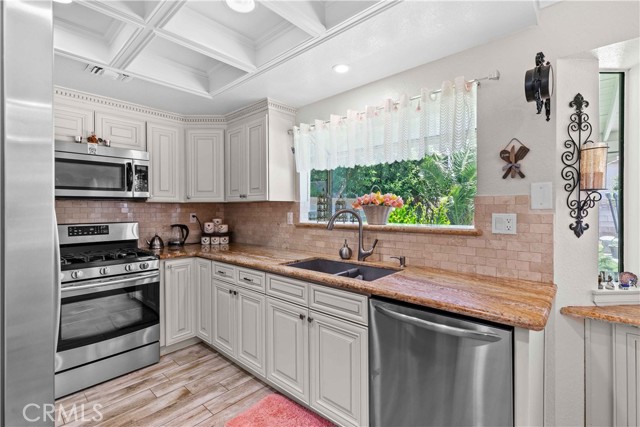 Detail Gallery Image 18 of 67 For 42962 Burlwood Dr, Lancaster,  CA 93536 - 4 Beds | 2/1 Baths