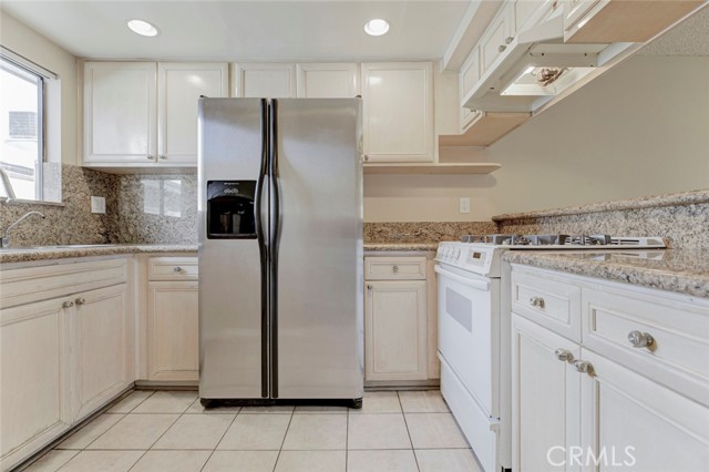 Detail Gallery Image 8 of 33 For 635 E Angeleno #D,  Burbank,  CA 91501 - 2 Beds | 2/1 Baths