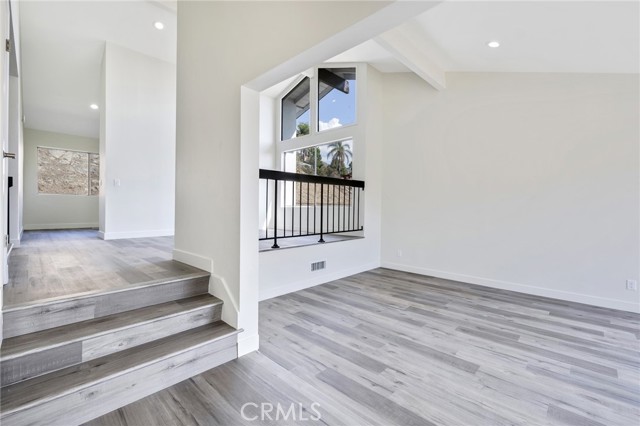915 WHITEHAVEN photo 3