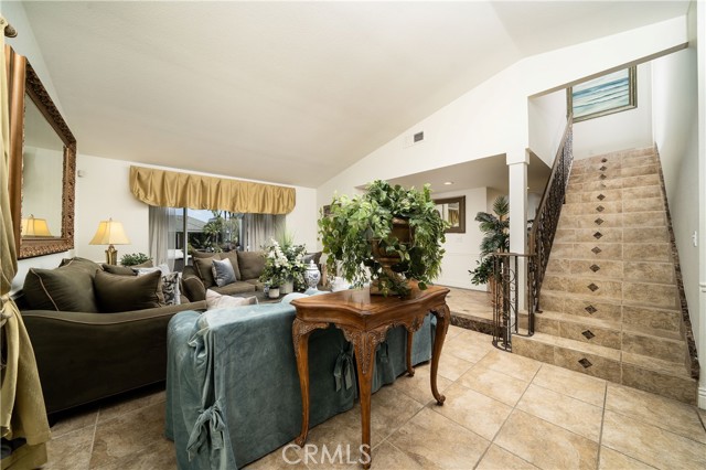 Detail Gallery Image 7 of 44 For 2810 S Diamond St, Santa Ana,  CA 92704 - 3 Beds | 2/1 Baths
