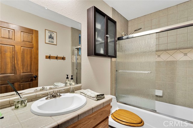 915 Trinity, Lake Arrowhead, CA 92352