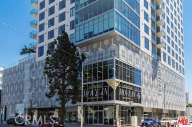 1050 S Grand Avenue, Los Angeles CA: https://media.crmls.org/medias/d7fe0988-adbf-4b5a-aa79-7705e6267901.jpg