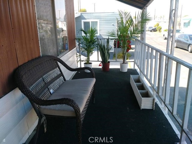 Detail Gallery Image 4 of 17 For 4841 Holly Ave, Long Beach,  CA 90805 - 2 Beds | 2 Baths