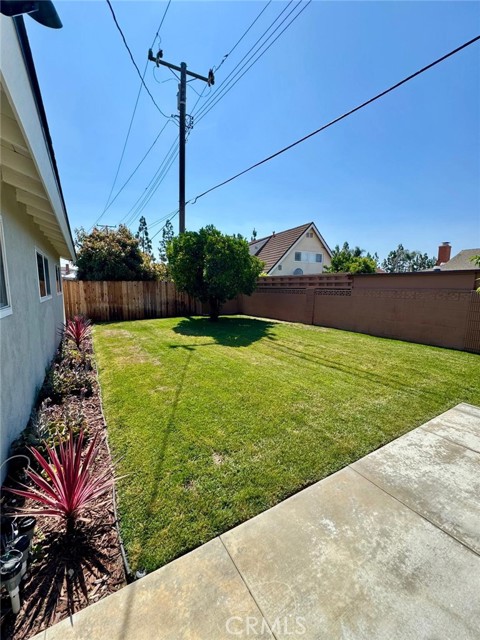 1502 W Hemlock Way, Santa Ana CA: https://media.crmls.org/medias/d7ffb1fb-8a8c-4b5d-adaf-5c8ddd12ffb5.jpg