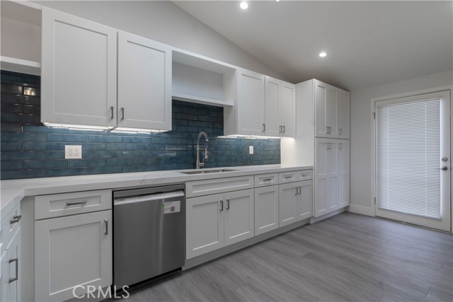 Detail Gallery Image 10 of 40 For 633 Vista Bonita, Newport Beach,  CA 92660 - 3 Beds | 2/1 Baths