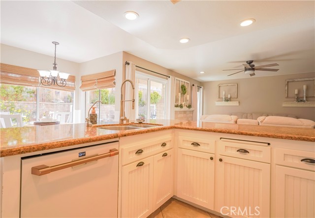 Detail Gallery Image 8 of 32 For 12206 San Ysidro St., Victorville,  CA 92392 - 4 Beds | 3 Baths