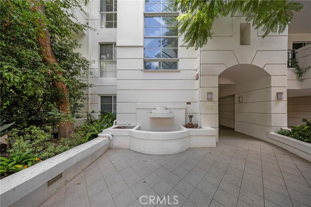 Detail Gallery Image 31 of 34 For 1401 S Bentley Ave #203,  Los Angeles,  CA 90025 - 2 Beds | 3 Baths