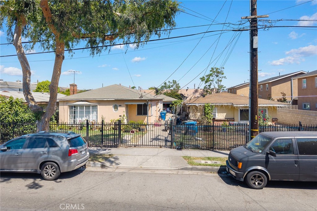 Triplex at 932 S Montebello Boulevard