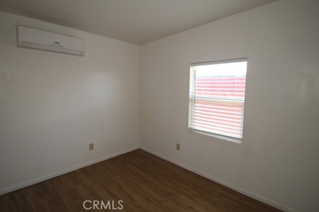 404 N 4th Avenue, Barstow CA: https://media.crmls.org/medias/d801c0af-453b-4e40-affa-76ff9303fc78.jpg
