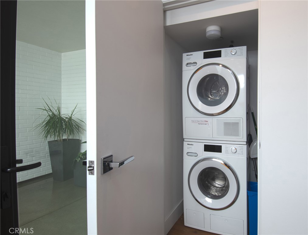 https://media.crmls.org/medias/d8029e62-b3d5-4e1a-a3f1-59a698f8629b.jpg?preset=X-Large