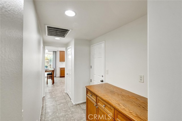 13576 Oxford Ct, Chino CA: https://media.crmls.org/medias/d8029f99-d817-4958-b80b-b04683544fb3.jpg
