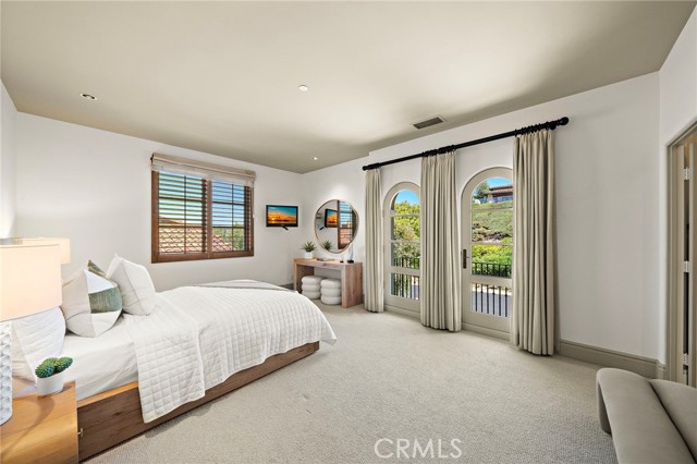 39 Sarteano Dr., Newport Coast CA: https://media.crmls.org/medias/d802b833-590c-41c3-a0f3-ca068076abaa.jpg