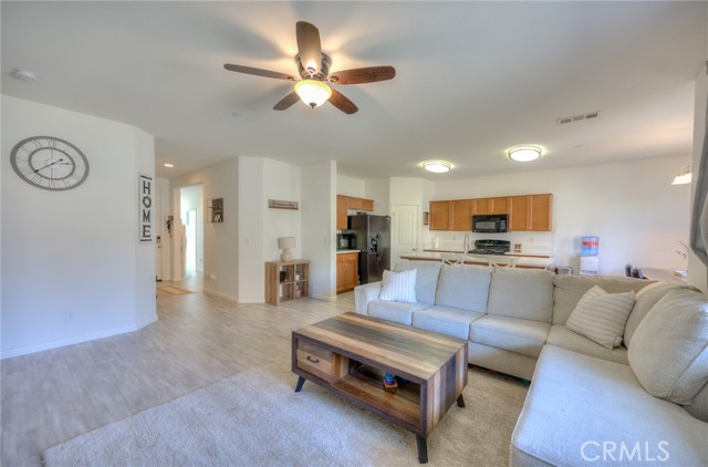 Detail Gallery Image 12 of 21 For 678 Firenze St, Lemoore,  CA 93245 - 4 Beds | 2 Baths