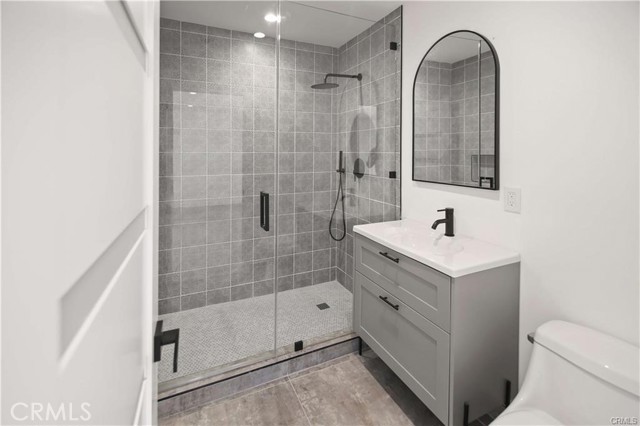 Detail Gallery Image 15 of 36 For 7842 Lasaine Ave, Northridge,  CA 91325 - 7 Beds | 5/1 Baths