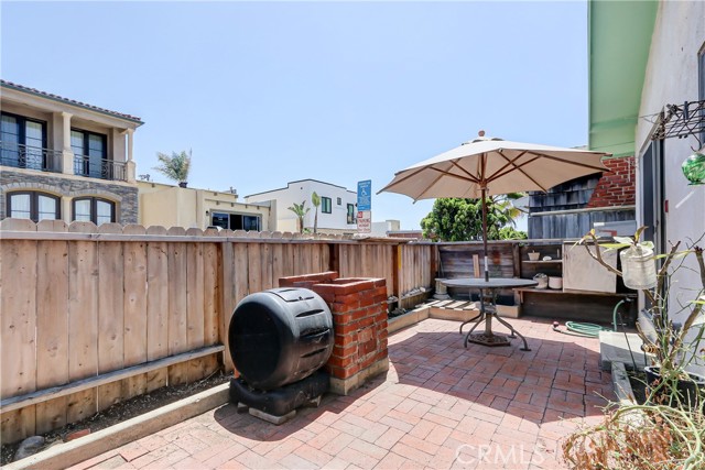 241 33rd Street, Hermosa Beach, California 90254, 2 Bedrooms Bedrooms, ,1 BathroomBathrooms,Residential,Sold,33rd,SB23145037