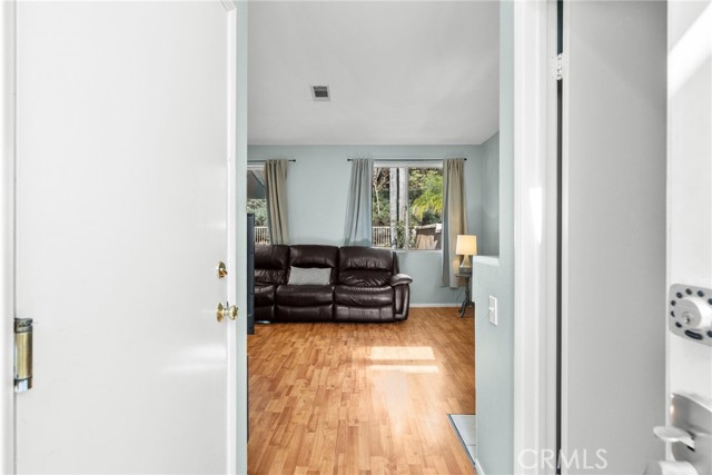 Detail Gallery Image 8 of 37 For 27915 Skycrest Cir, Valencia,  CA 91354 - 2 Beds | 2/1 Baths