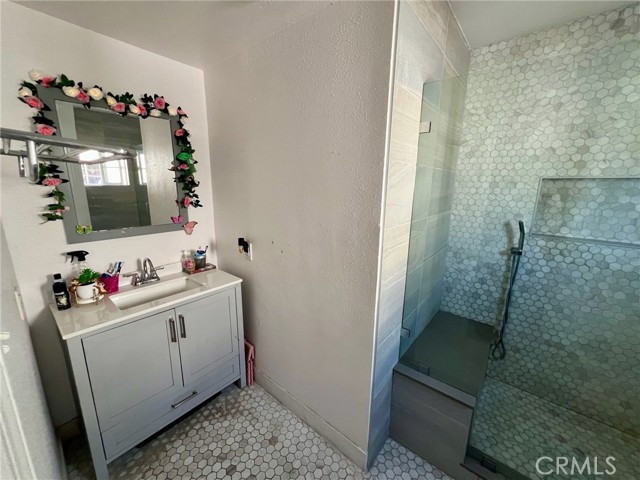 Detail Gallery Image 10 of 45 For 654 Penrith, Los Angeles,  CA 90023 - 6 Beds | 5 Baths