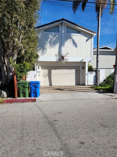 Detail Gallery Image 1 of 1 For 2704 Strongs Dr, Venice,  CA 90291 - 2 Beds | 2 Baths