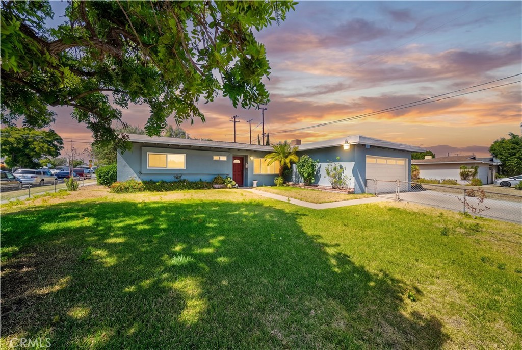 3357 W Olinda
