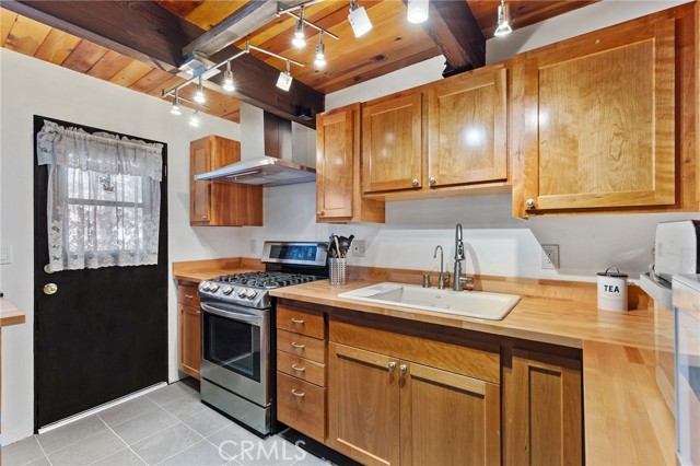 Detail Gallery Image 12 of 30 For 189 Moreno Lane, Sugarloaf,  CA 92386 - 2 Beds | 1 Baths