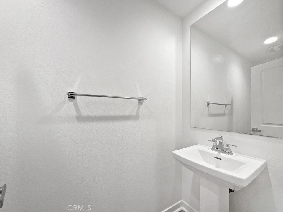https://media.crmls.org/medias/d80a8a6f-613a-4785-aa0a-9e4c4b04d05b.jpg?preset=X-Large