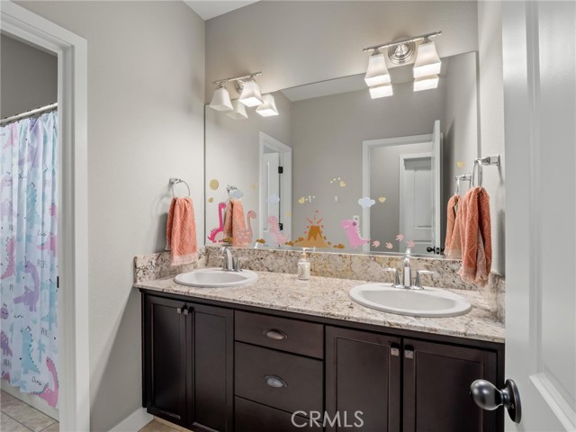 Detail Gallery Image 28 of 51 For 428 Expedition Way, Madera,  CA 93636 - 4 Beds | 3/1 Baths