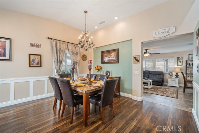 Detail Gallery Image 6 of 54 For 15532 Skylark Ave, Fontana,  CA 92336 - 4 Beds | 2/1 Baths