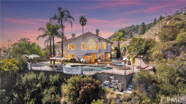 Detail Gallery Image 2 of 55 For 1934 Erin Way, Glendale,  CA 91206 - 5 Beds | 4/1 Baths