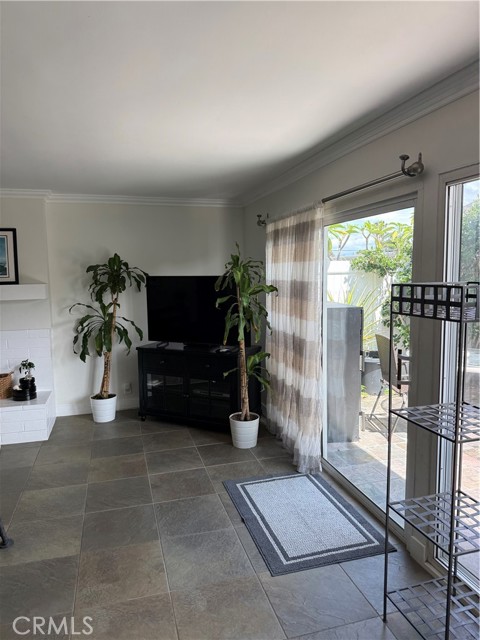 Detail Gallery Image 8 of 19 For 2522 University, Newport Beach,  CA 92660 - 2 Beds | 2 Baths