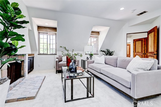 2917 N Poinsettia Avenue, Manhattan Beach CA: https://media.crmls.org/medias/d80c3f68-c9a3-4fb2-9b31-90834b00dcab.jpg
