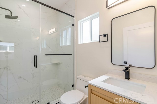 Detail Gallery Image 14 of 15 For 11937 1/2 Burton, North Hollywood,  CA 91605 - 2 Beds | 2 Baths