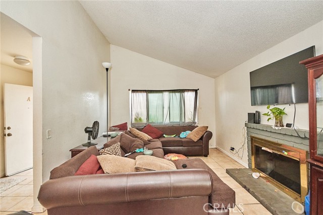 Detail Gallery Image 9 of 29 For 1074 N Willow Ave, Rialto,  CA 92376 - – Beds | – Baths