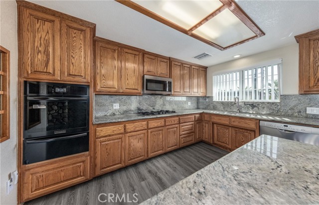 Detail Gallery Image 3 of 42 For 25711 Alto, San Bernardino,  CA 92404 - 3 Beds | 2 Baths