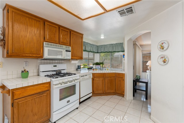1227 Esteban Torres Drive, South El Monte CA: https://media.crmls.org/medias/d80e3b49-0647-421f-87a7-23cc2813ed2e.jpg