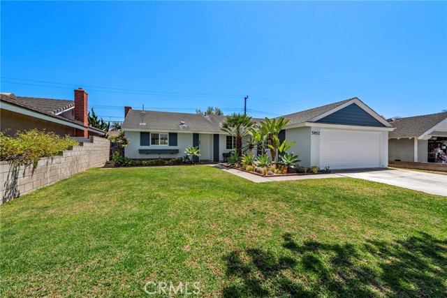 5852 Raphael Drive, Huntington Beach CA: https://media.crmls.org/medias/d80e88a3-d263-492a-8eda-4cca9943ec6e.jpg