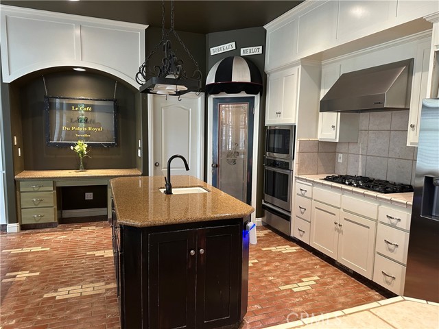 9003 Forest Oaks Court, Bakersfield CA: https://media.crmls.org/medias/d80f2df2-7c22-4cb3-bab3-b85092e65112.jpg
